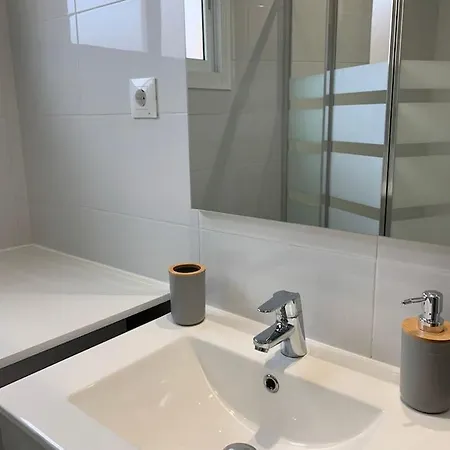 Con Encanto Y Piscina Apartman