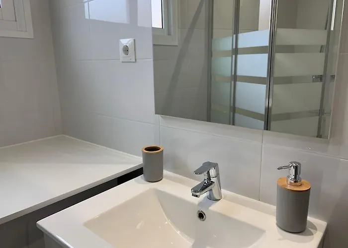 Con Encanto Y Piscina Apartment