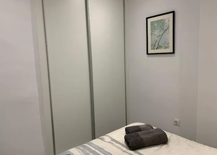 Con Encanto Y Piscina Apartment