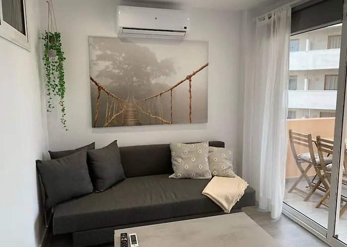 Con Encanto Y Piscina Apartment