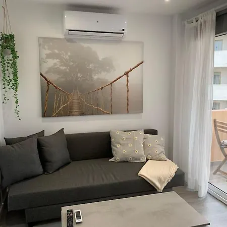 Con Encanto Y Piscina Daire